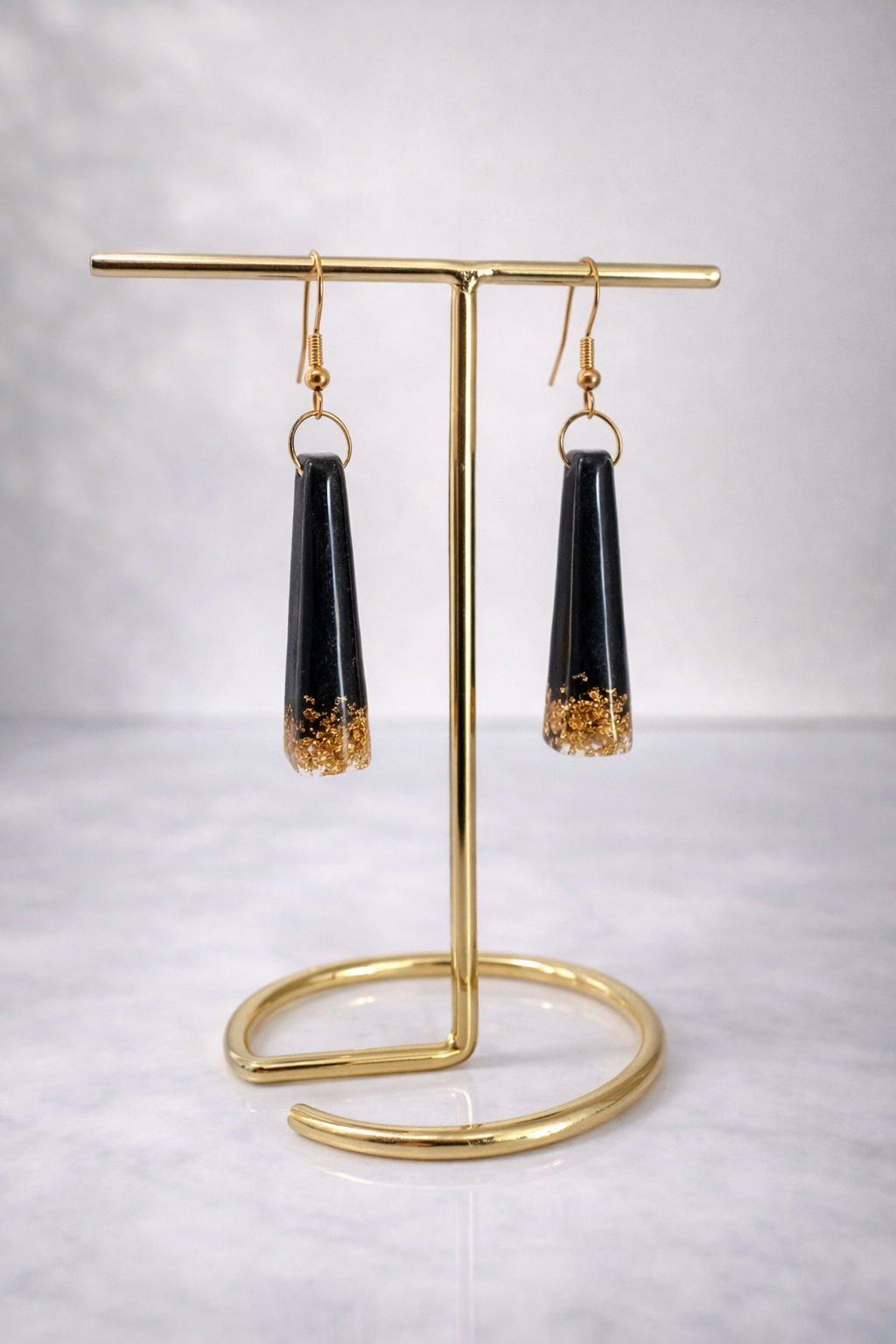 Boucles d'oreilles coniques - noir & or